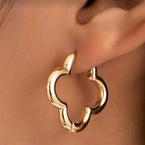 NEW! 14K Gold Plated Minimalist Clover Huggie Hoop Earrings